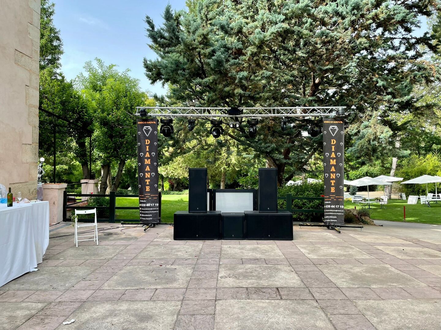 Setup completo de Discomóvil Diamante en jardín exterior